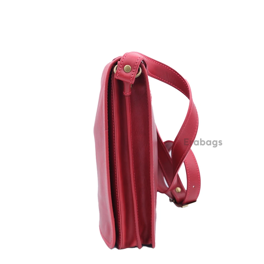 leather_bag_2_202507242241.webp