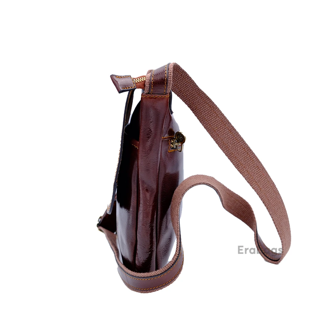 leather_bag_2_202507242252.webp